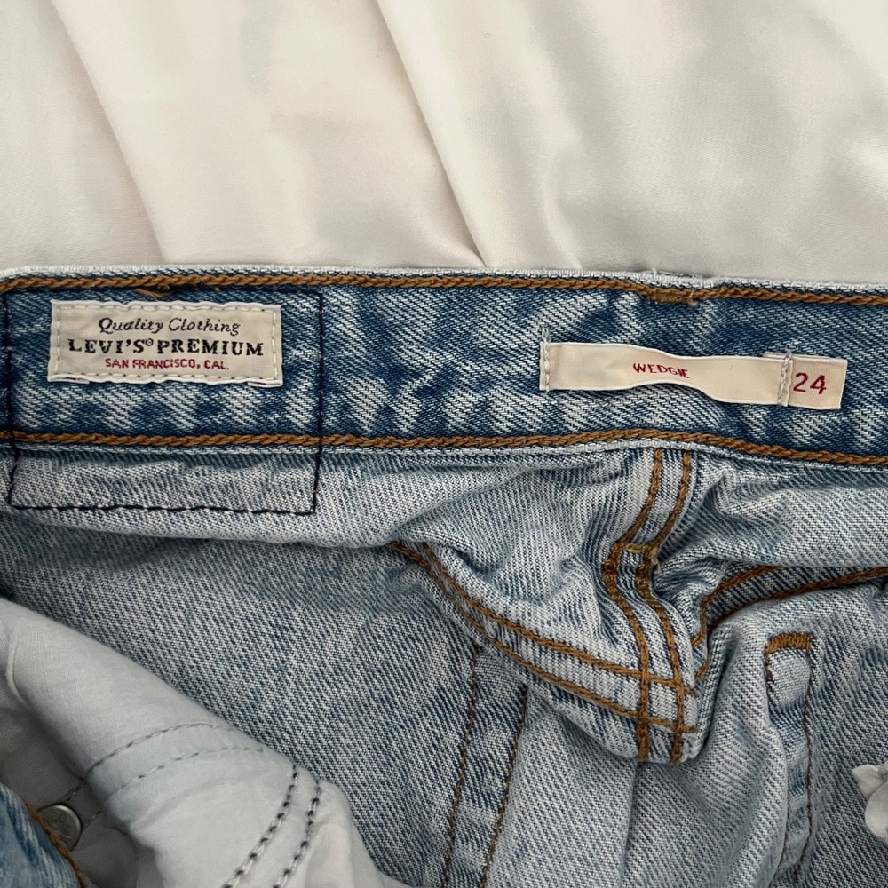 Levi's Premium Wedgie Straight Jean size 24 - Picture 4 of 5